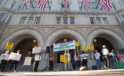 Protestan contra ideas de Donald Trump en nuevo hotel 