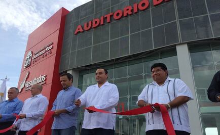 Inaugura Borge polémico "Auditorio del Bienestar"
