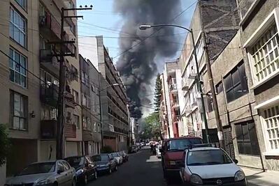 Se registra incendio en taller mecánico en la Colonia Narvarte