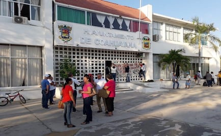 CNTE toma alcaldías, vías del tren y oficinas de rentas en Michoacán