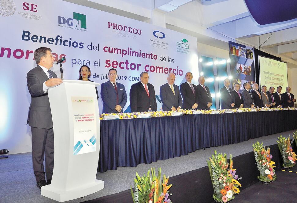 Ricardo Sheffield, titular de la Profeco, explicó el caso de una estación en Puebla que robaba 32% de cada litro de gasolina. ALEJANDRO GUZMÁN. NOTIMEX