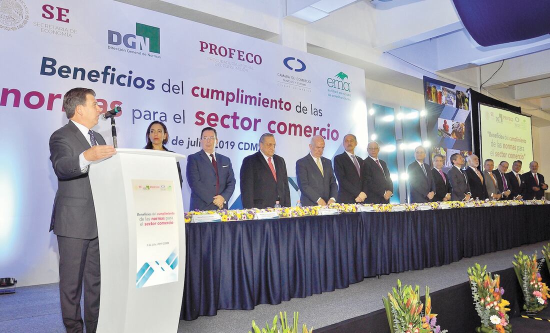 Ricardo Sheffield, titular de la Profeco, explicó el caso de una estación en Puebla que robaba 32% de cada litro de gasolina. ALEJANDRO GUZMÁN. NOTIMEX