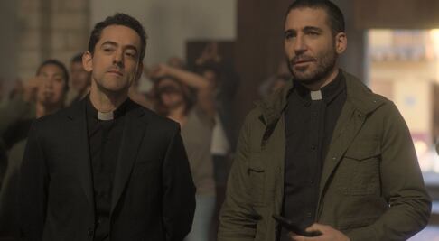 Luis Gerardo Méndez toma los hábitos y se redime en la producción