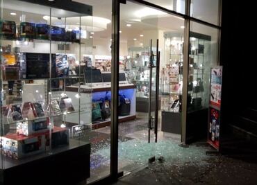 Roban consolas de videojuegos, cámaras y celulares de Sanborn's de San Jerónimo