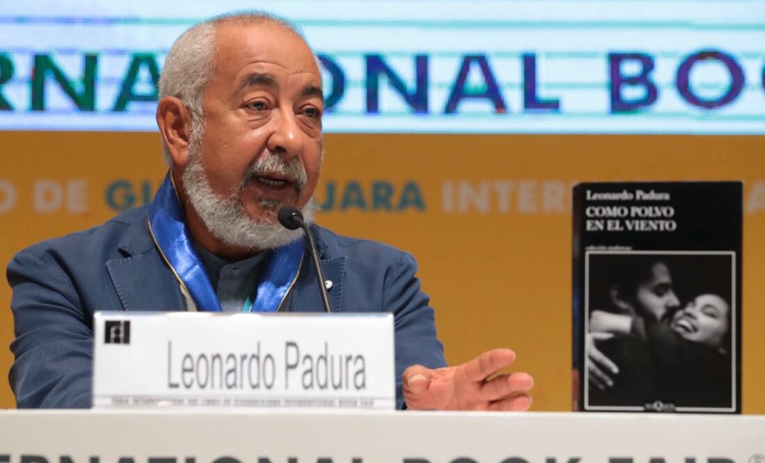 El escritor cubano dedicó el acto de entrega de la Medalla Carlos Fuentes a la memoria de Almudena Grandes. Foto: El Universal / Juan Boites