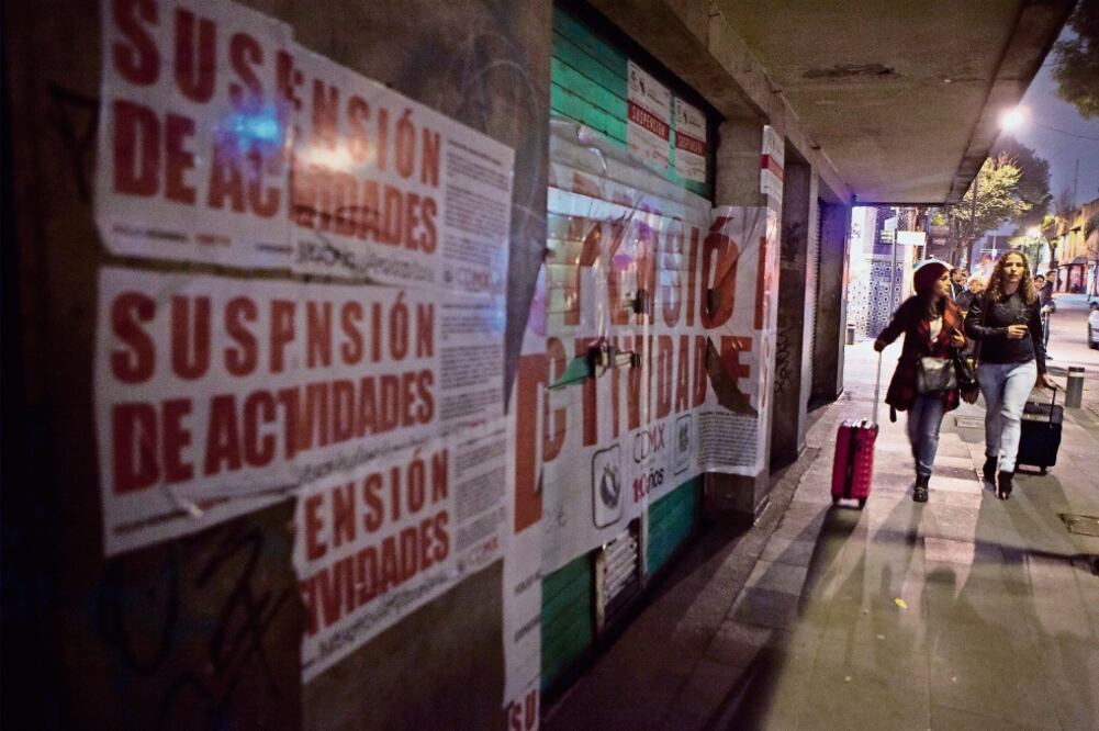 La calle República de Cuba, que antes estaba atiborrada de personas por la presencia de los bares, ahora está sin gente luego de la clausura de negocios que hizo la Secretaría de Gobierno (CRISTOPHER ROGEL BLANQUET. EL UNIVERSAL)