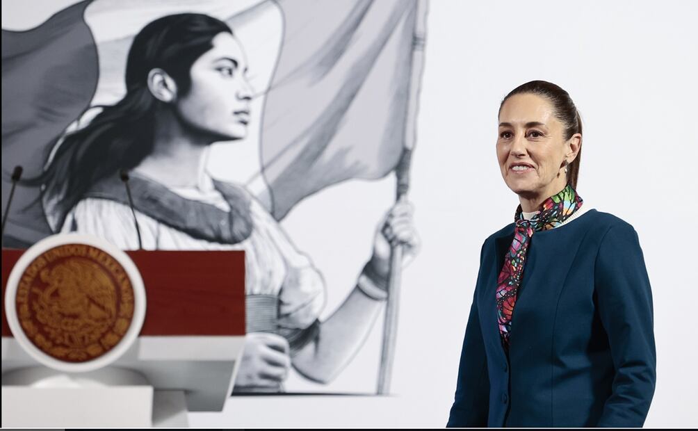 “Vamos a pasar aquí Navidad y Año Nuevo”, anunció la presidenta Claudia Sheinbaum, al dar a conocer que ya vive en Palacio Nacional, junto a su esposo Jesús María Tarriba. Foto: EFE