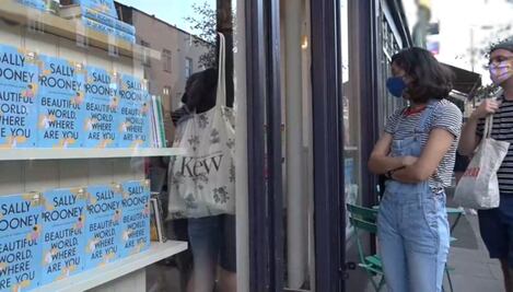 Sally Rooney boicotea la traducción al hebreo de su última novela, en protesta a las políticas israelíes