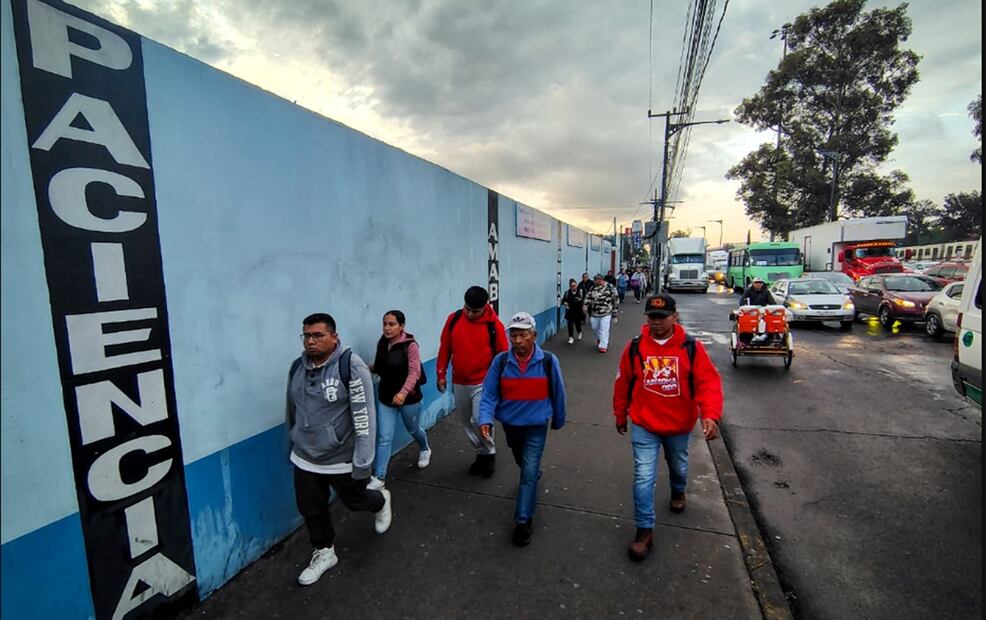 Graves afectaciones se observan en la Calzada Ignacio Zaragoza tras las fuertes lluvias de la madrugada de este martes en la mayor parte de la Ciudad de México, el 12 de agosto de 2025. Foto: Luis Camacho/EL UNIVERSAL