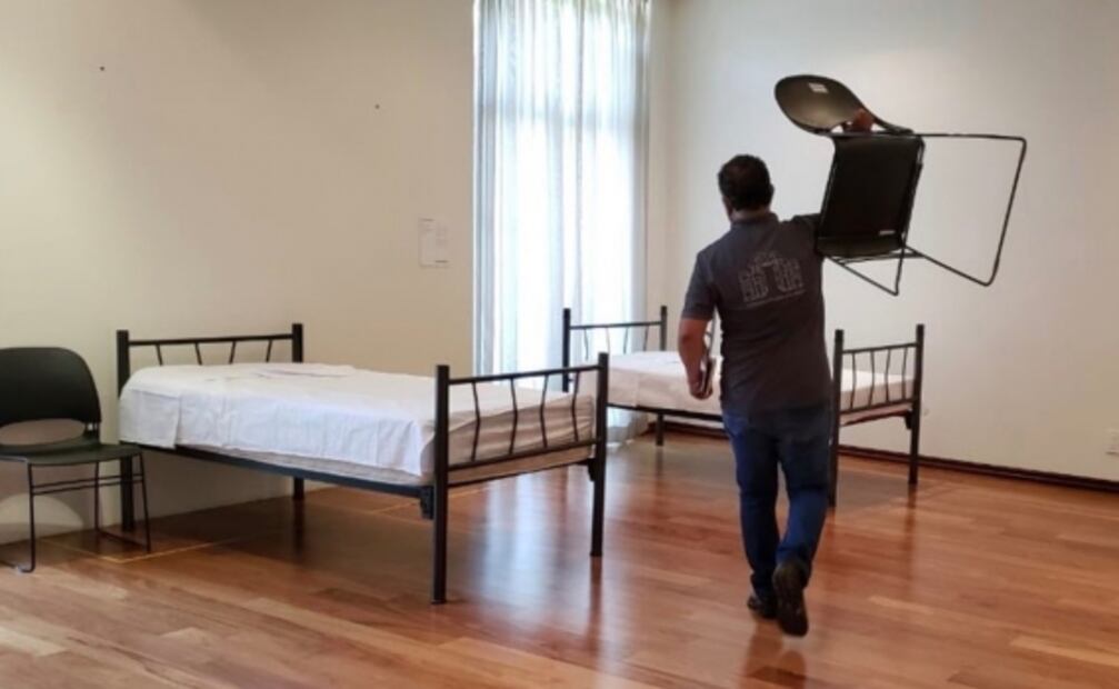 Así se van transformando Los Pinos para acoger a médicos