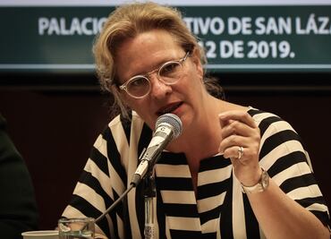 Mexican minister of environment resigns after causing delay to commercial flight