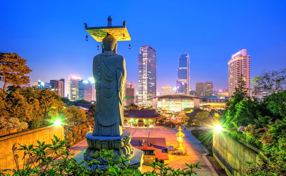 Un vuelo hacia Seúl, capital de Corea del Sur, te puede costar 23 mil 605 pesos. (Foto: iStock)