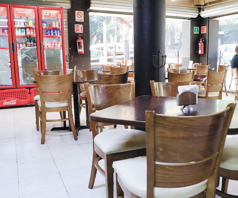 Espera nza. Restauranteros esperan que con el cambio de fecha recuperen algo de las pérdidas por la contingencia. ARCHIVO EL UNIVERSAL