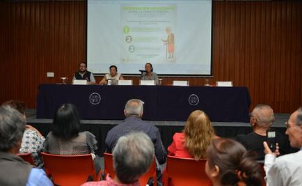 Orientan a adultos mayores en CDMX sobre entrega de apoyos con tarjetas