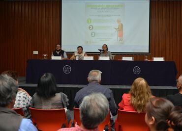 Orientan a adultos mayores en CDMX sobre entrega de apoyos con tarjetas