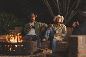 La colección "Rancho" de MAJA es ideal para parejas que aman la ropa outdoor