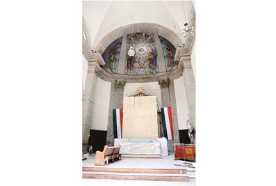 En gabinete, restauración de iglesia en la Guerrero