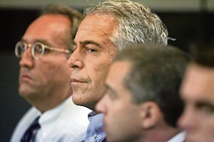 Trump desea "Feliz Navidad" a "sinvergüenzas" que adoraban a Epstein: "todos son demócratas", afirma