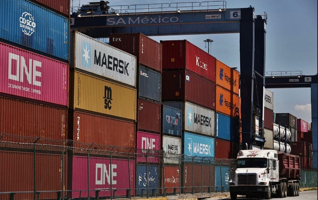 Autoridades aduanales y hacendarias destacaron los avances en el desarrollo de una aplicación digital que permitirá rastrear la ruta de los combustibles. Imagen Ilustrativa. Foto: Berenice Fregoso/EL UNIVERSAL