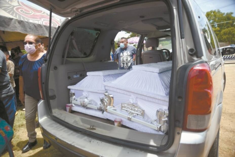 Despiden a mujer y niños que fallecieron en deslave en Chiapas