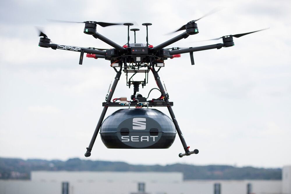 SEAT utiliza drones para trasladar piezas en su planta