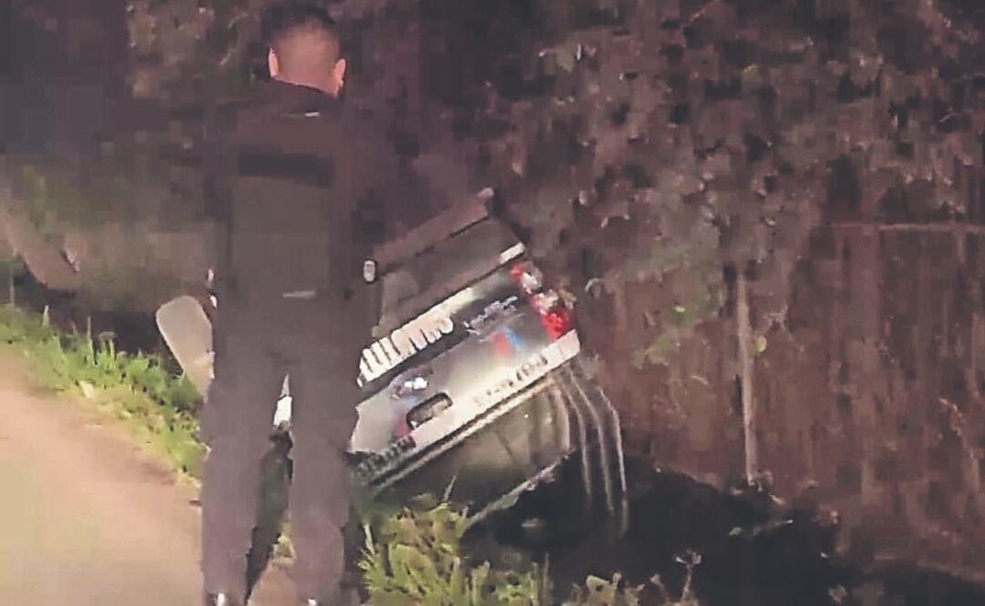 Pobladores de Teoloyucan voltearon una patrulla de la Policía Municipal de Cuautitlán. Foto Especial
