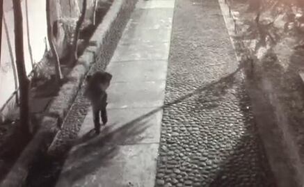 Graban a sujeto que carga maleta con cuerpo de Ingrid Alison en Tlatelolco