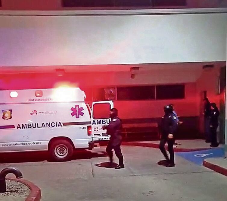 Rogelio Núñez Drew fue severamente golpeado, por lo que fue trasladado por servicios de emergencia a un hospital, informó la procuraduría Foto: Especial
