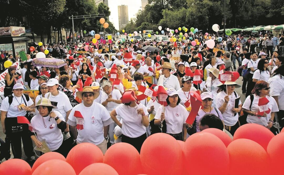 De acuerdo con datos del Inegi, del total de decesos por el VIH el año pasado, 3 mil 815 (83%) correspondieron a defunciones de hombres y 758 (17%) de mujeres. Foto: Archivo. El Universal