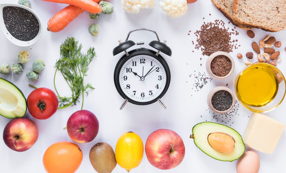 Cuál es el mejor momento para desayunar según estudios que relacionan el horario con mejor rendimiento mental y control de peso. Foto: Freepik