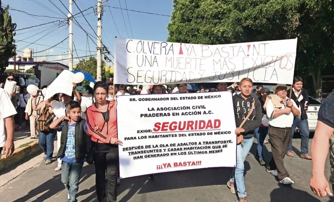 La protesta por la muerte de Evelyn inició a las 8:00 de la mañana en la plaza pública de San Mateo. (FOTO. REBECA JIMÉNEZ. EL UNIVERSAL)