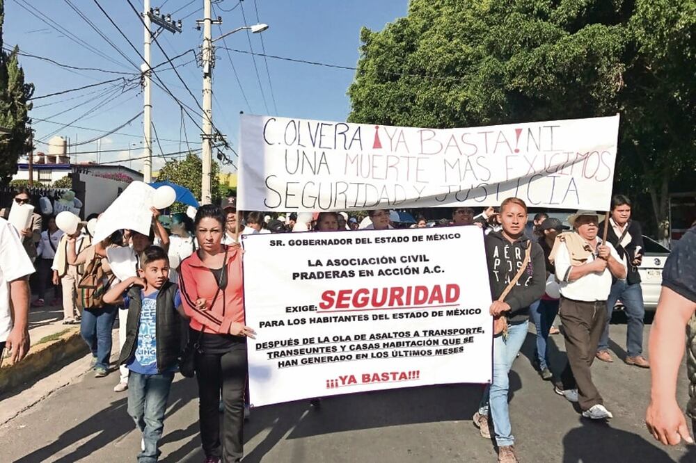 La protesta por la muerte de Evelyn inició a las 8:00 de la mañana en la plaza pública de San Mateo. (FOTO. REBECA JIMÉNEZ. EL UNIVERSAL)