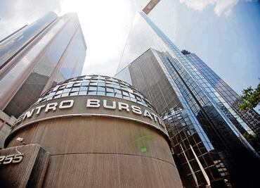 Por apagón informático mundial, Volaris y aeropuertos pierden en la Bolsa Mexicana de Valores