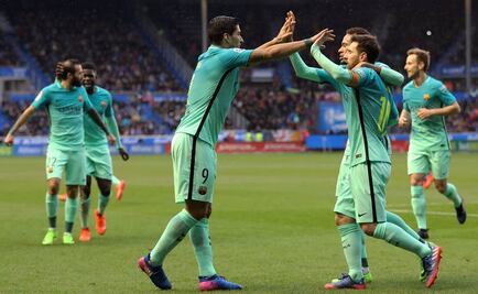 Barcelona aplasta al Alavés y es líder momentáneo