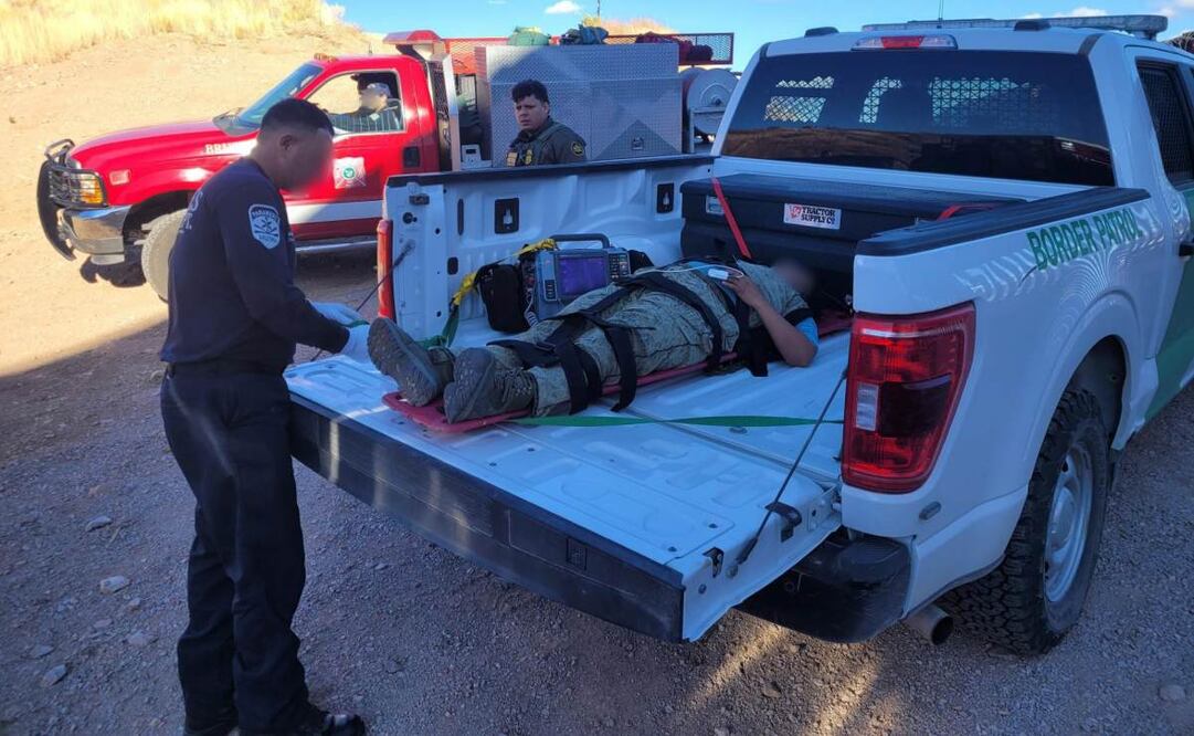 Patrulla Fronteriza rescata a mujer tras ser arrojada desde muro fronterizo (24/02/2025). Foto: CBP
