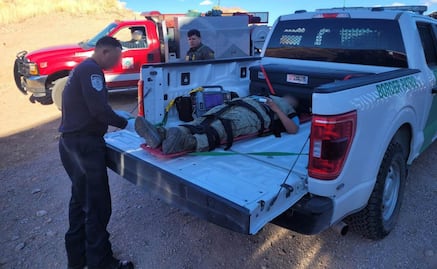 Patrulla Fronteriza rescata a mujer tras ser arrojada desde muro fronterizo; decomisa 42 rifles que buscaban entrar a México
