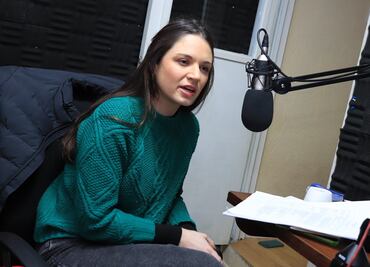 ¿Quién es Irina Karamanos, la pareja del presidente Boric que renunció a ser primera dama de Chile?