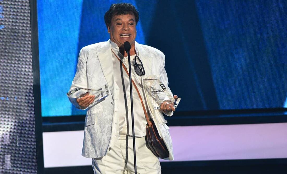 Juan Gabriel logró fama con temas como “Se me olvidó otra vez”, "Con tu amor", “La farsante” y “Amor eterno”. FOTO: Gastón de Cárdenas/EFE.