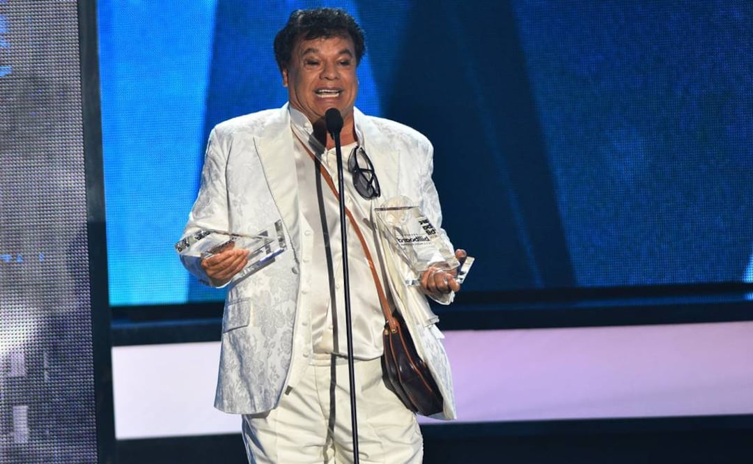 Juan Gabriel logró fama con temas como “Se me olvidó otra vez”, "Con tu amor", “La farsante” y “Amor eterno”. FOTO: Gastón de Cárdenas/EFE.