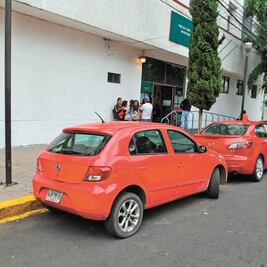Policías aseguran auto usado en robo a la Casa de Moneda