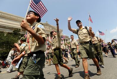 Tras Weinstein, scouts de EU denuncian besos y abrazos "forzados"