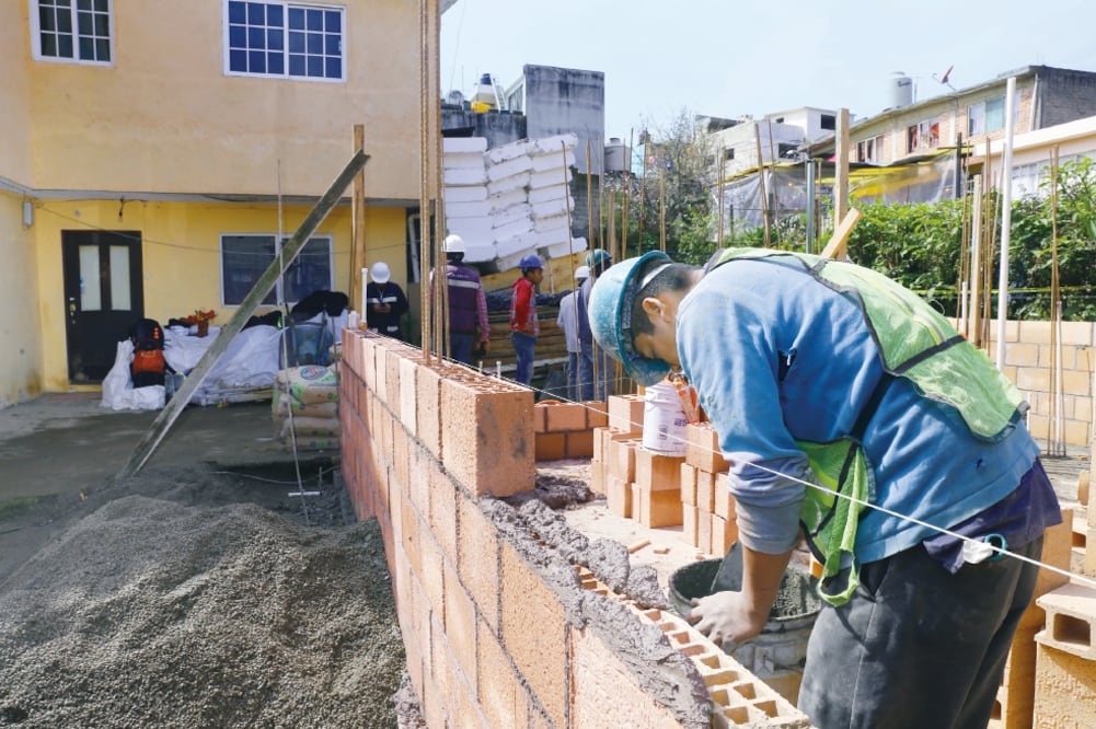 En esta delegación se construirán 90 inmuebles. Las viviendas están hechas con cimentación especial y materiales livianos diseñados para evitar riesgos mayores ante un colapso (FOTOS: BERENICE FREGOSO. EL UNIVERSAL)