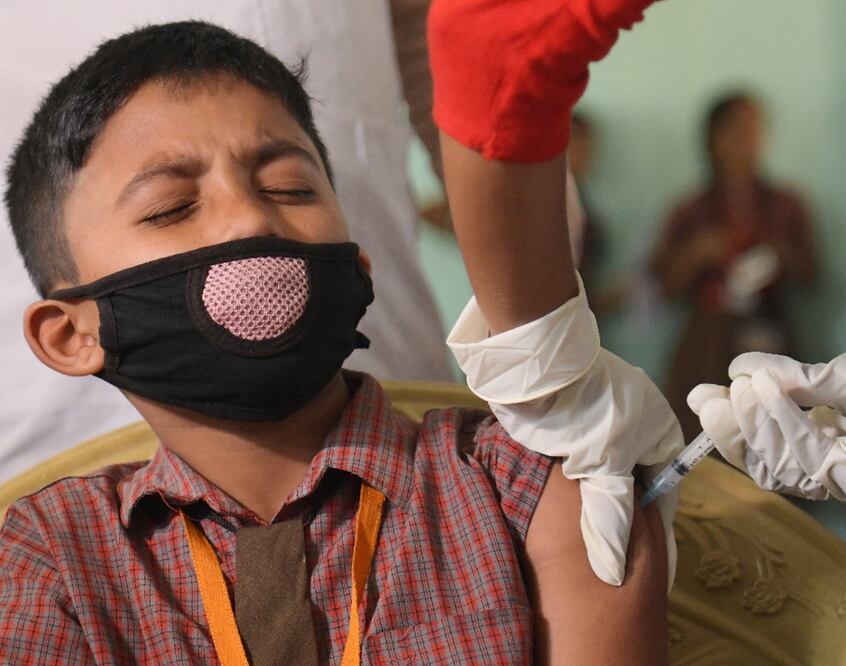 Niño vacunado en la India. Foto: Reuters, El Universal, archivo 