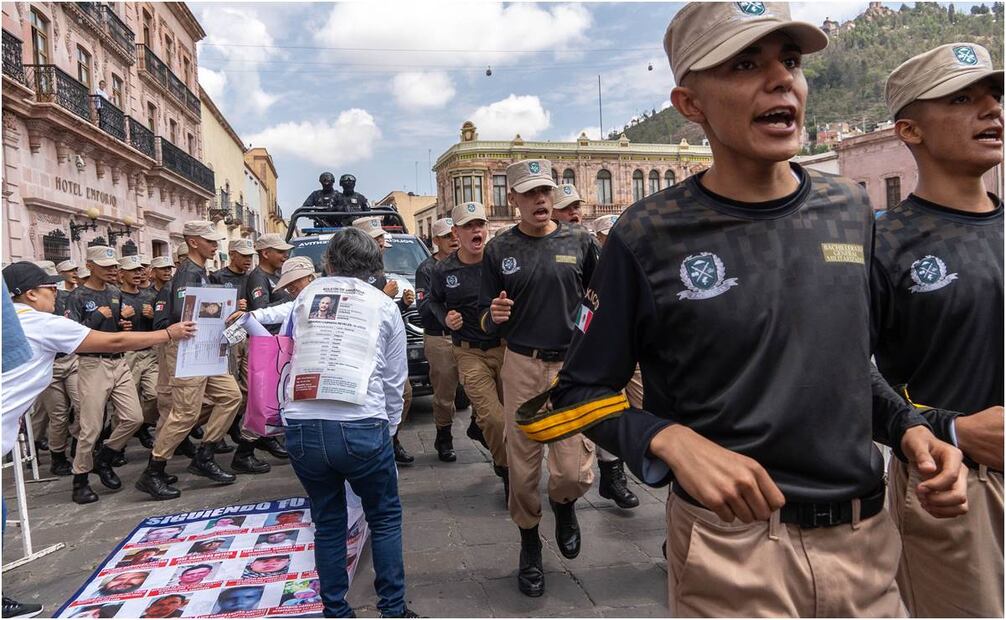Madres buscadoras se manifiestan frente al gobernador de Zacatecas, David Monreal. Foto: Diana Váldez/ EL UNIVERSAL