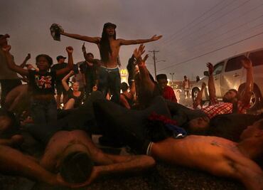 Condenan violencia en marchas de Ferguson
