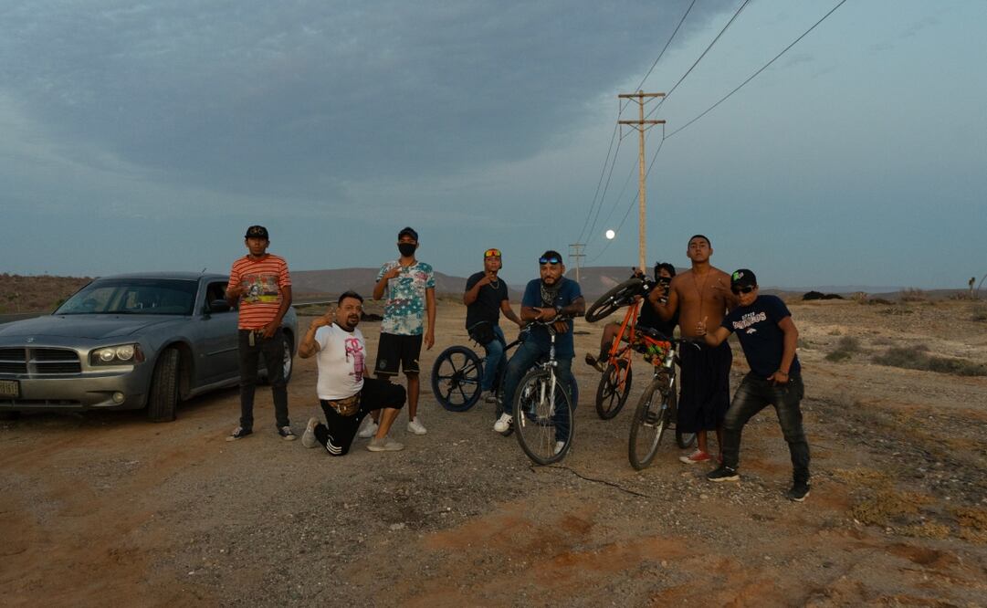 Pedro Carrizales Becerra El Mijis, su hija, pandilleros y los documentalistas recorrieron carreteras en bicicleta o en auto hasta Tijuana, relatan. Foto Especial
