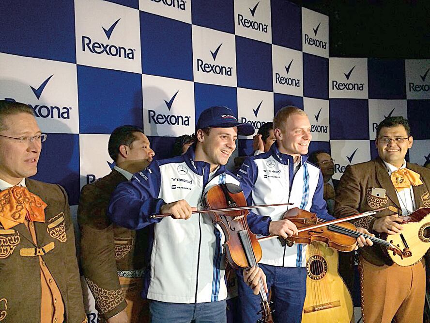 El brasileño y el finlandés tocaron los violines con el mariachi (TOMADA DE TWITTER)