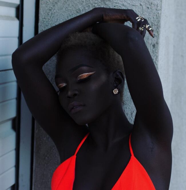 Nyakim Gatwech se autodenomina la reina de la oscuridad y es la modelo más famosa del momento. Fotos: Instagram