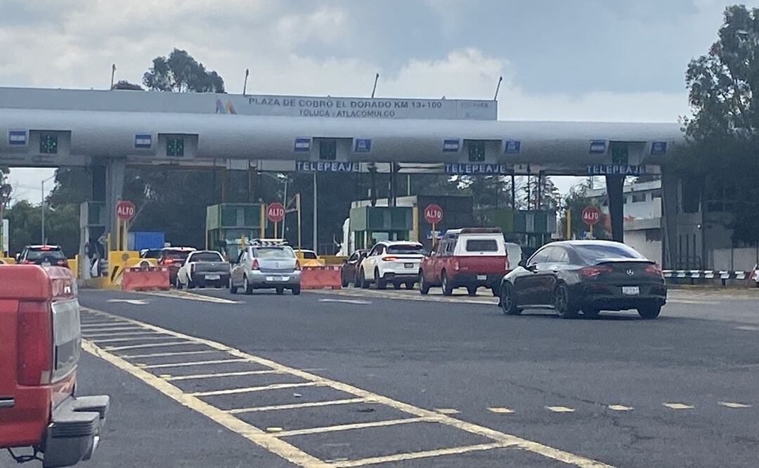 Desde las 08:00 de la mañana fueron liberadas las plumas de las casetas en dirección hacia Atlacomulco, Ixtapan de la Sal, Villa Guerrero, además de haber impedido el tránsito en el primer cuadro de Toluca. Foto: Jorge Alvarado. EL UNIVERSAL