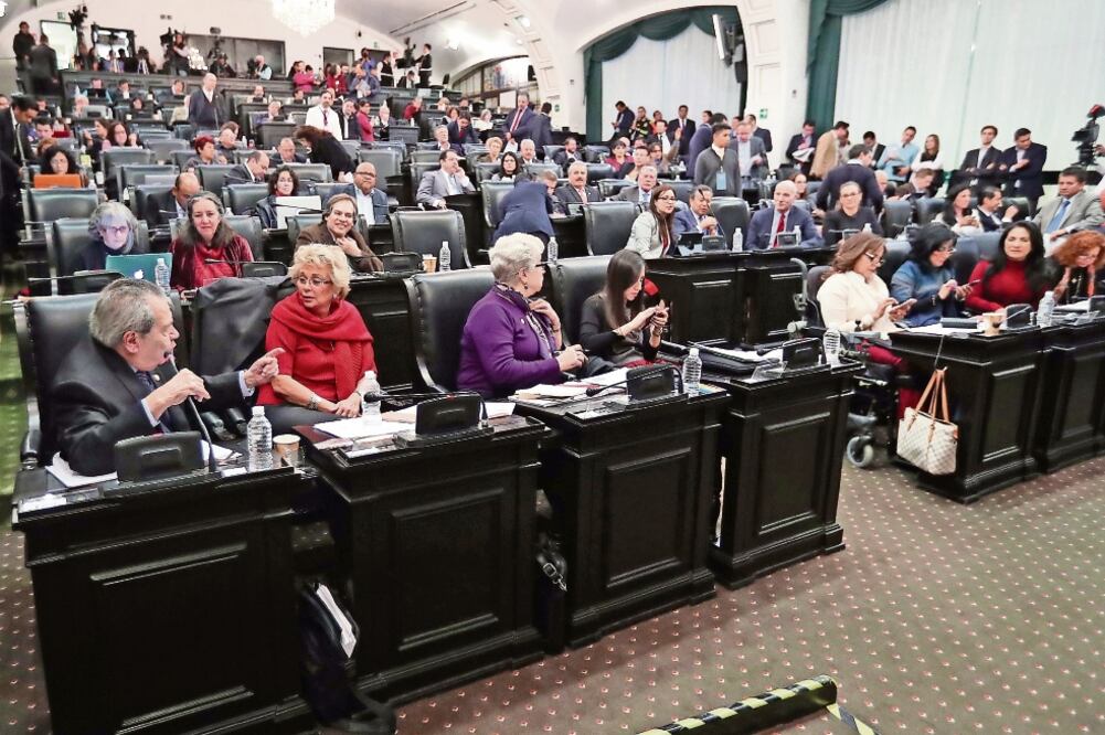 La Constitución de la CDMX debe quedar lista el 31 de enero próximo para ser promulgada el 5 de febrero, a propósito del centenario de Carta Magna federal (ARCHIVO EL UNIVERSAL)